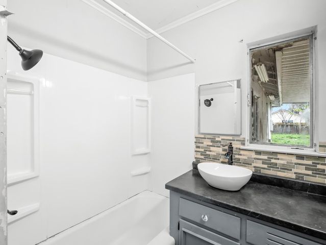 303 W Fedora Avenue, Fresno, CA 93705