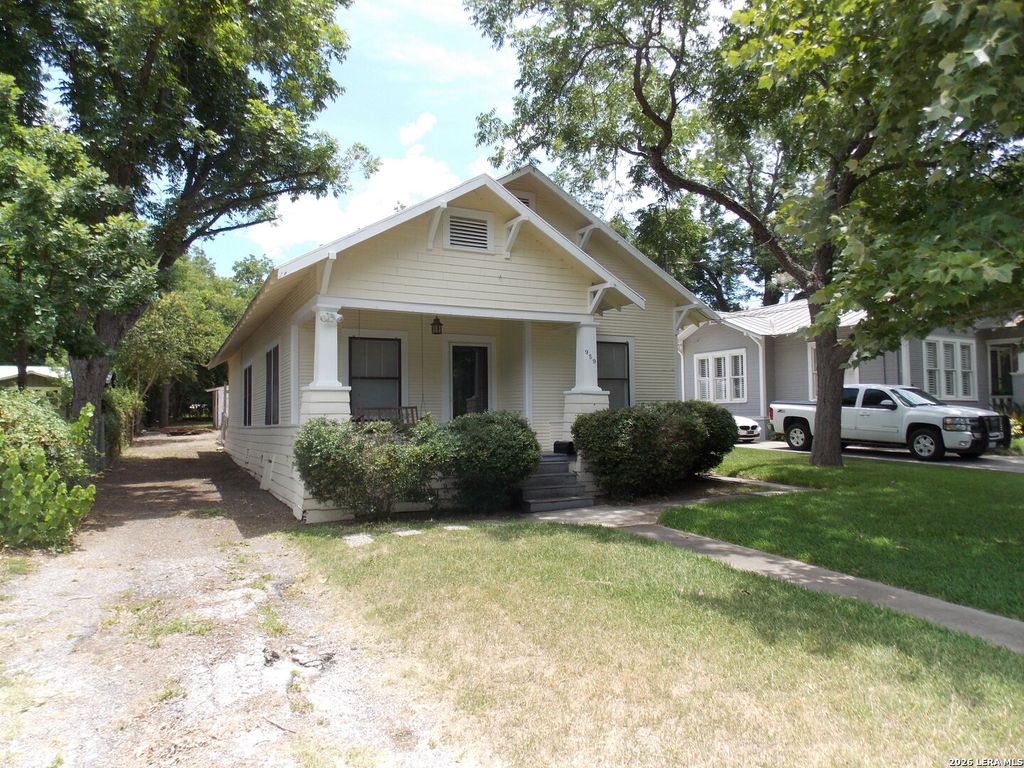 959 Lee Street, New Braunfels, TX 78130