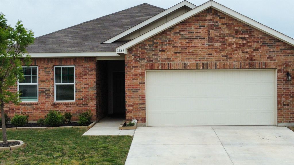 5621 Mcmahan Lane, Fort Worth, TX 76036