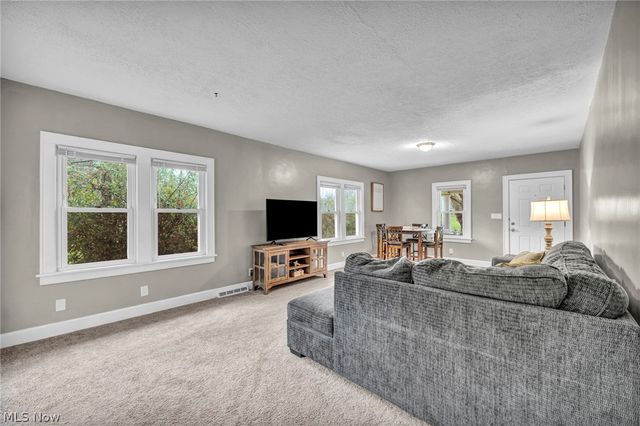 6854 Hillway Avenue NW, North Canton, OH 44720