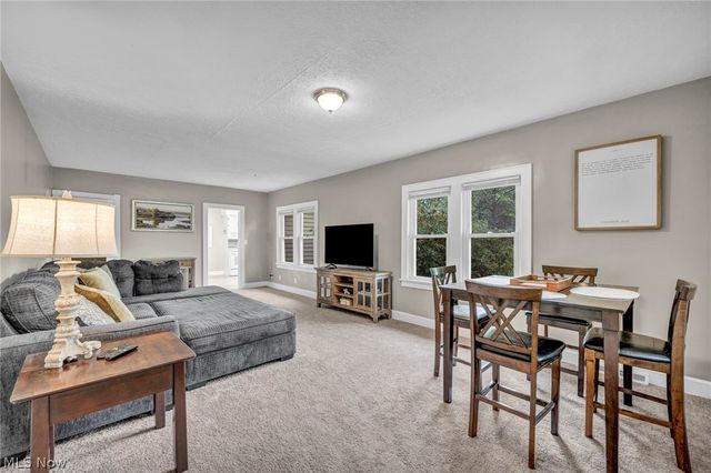 6854 Hillway Avenue NW, North Canton, OH 44720