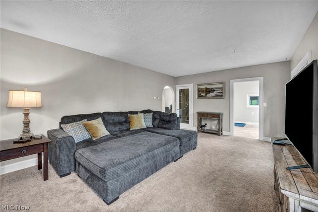 6854 Hillway Avenue NW, North Canton, OH 44720
