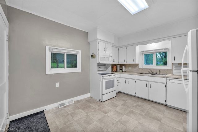 6854 Hillway Avenue NW, North Canton, OH 44720