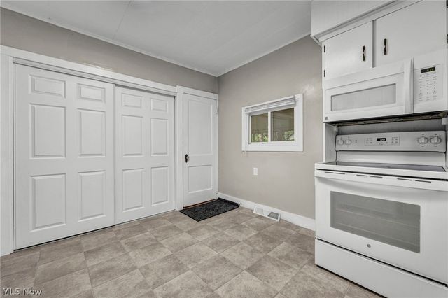 6854 Hillway Avenue NW, North Canton, OH 44720