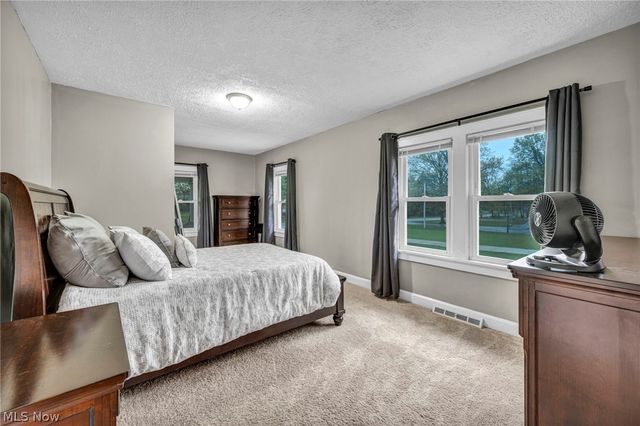 6854 Hillway Avenue NW, North Canton, OH 44720