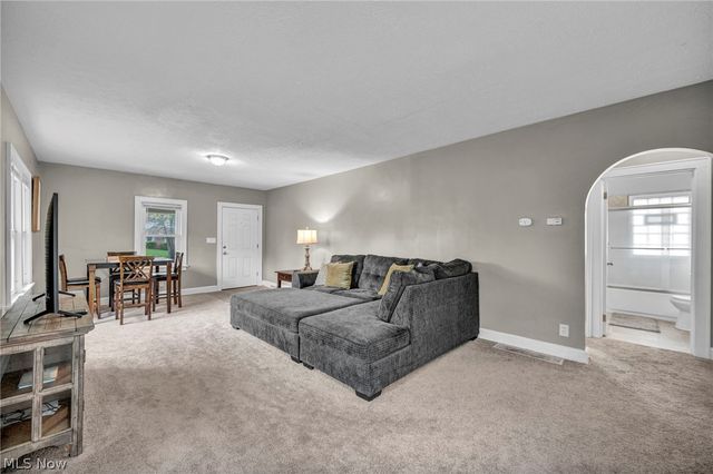 6854 Hillway Avenue NW, North Canton, OH 44720