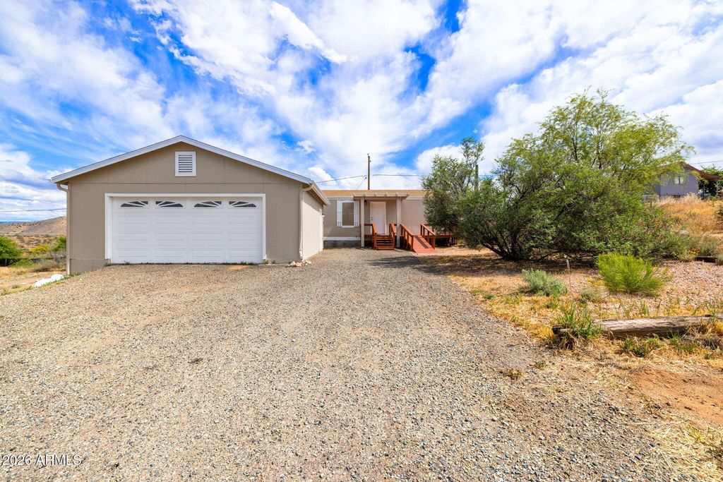 Image 1 of property listing at 20929 E COYOTE Lane, Mayer, AZ 86333