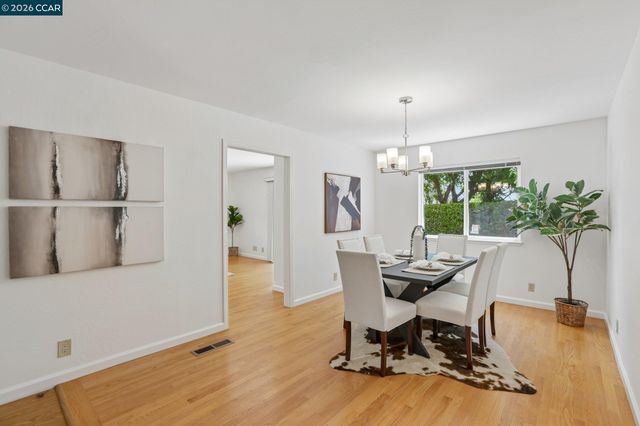 8 Bristol Ct, Pleasant Hill, CA 94523
