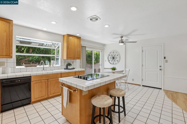 8 Bristol Ct, Pleasant Hill, CA 94523