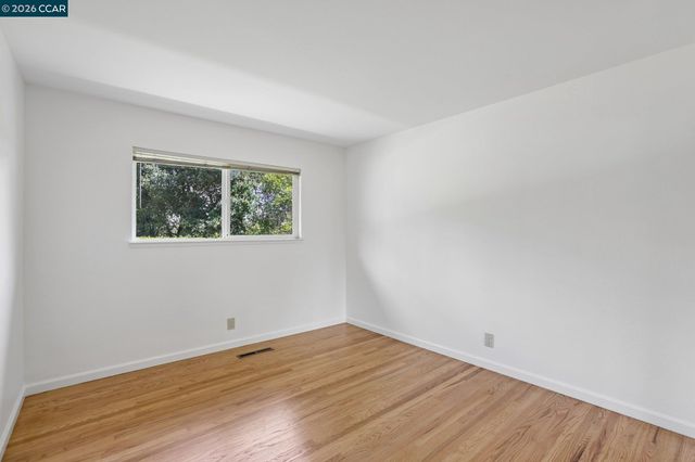 8 Bristol Ct, Pleasant Hill, CA 94523