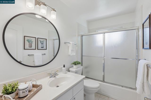 8 Bristol Ct, Pleasant Hill, CA 94523