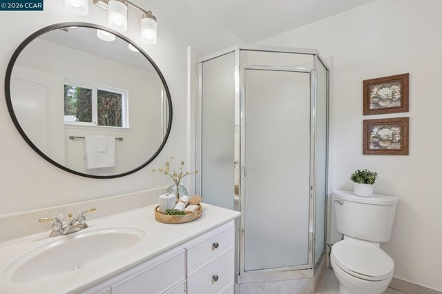 8 Bristol Ct, Pleasant Hill, CA 94523
