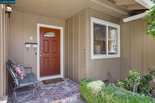 8 Bristol Ct, Pleasant Hill, CA 94523