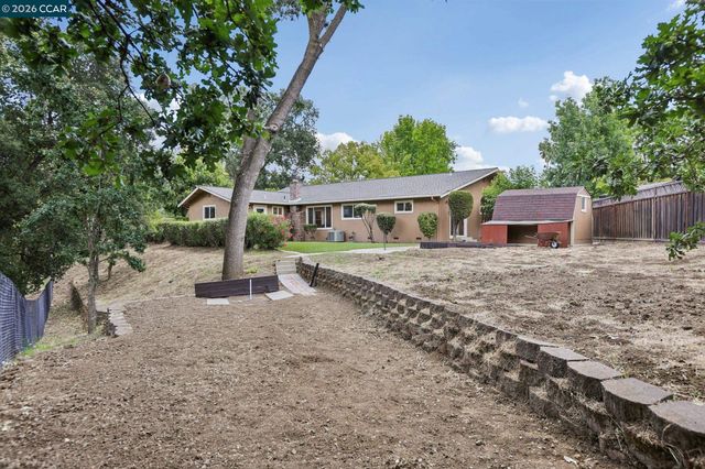8 Bristol Ct, Pleasant Hill, CA 94523