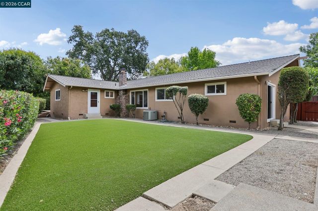 8 Bristol Ct, Pleasant Hill, CA 94523