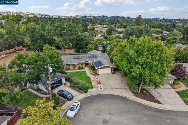 8 Bristol Ct, Pleasant Hill, CA 94523