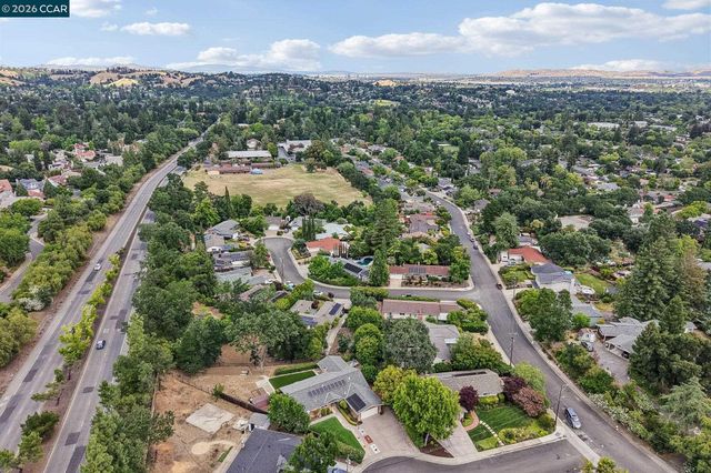 8 Bristol Ct, Pleasant Hill, CA 94523
