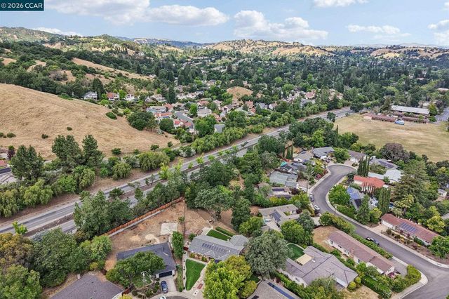 8 Bristol Ct, Pleasant Hill, CA 94523