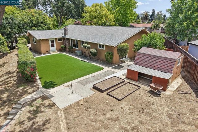8 Bristol Ct, Pleasant Hill, CA 94523