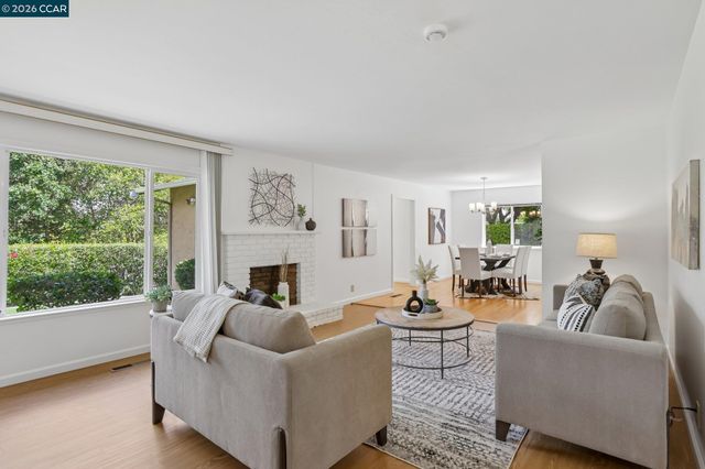 8 Bristol Ct, Pleasant Hill, CA 94523