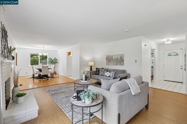 8 Bristol Ct, Pleasant Hill, CA 94523