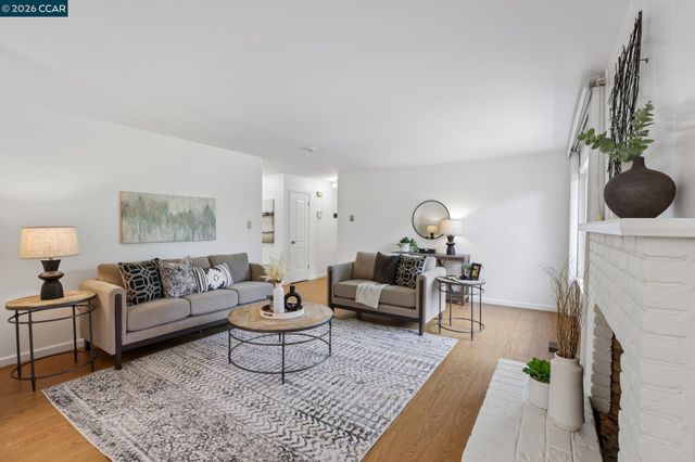 8 Bristol Ct, Pleasant Hill, CA 94523