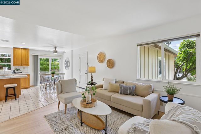 8 Bristol Ct, Pleasant Hill, CA 94523