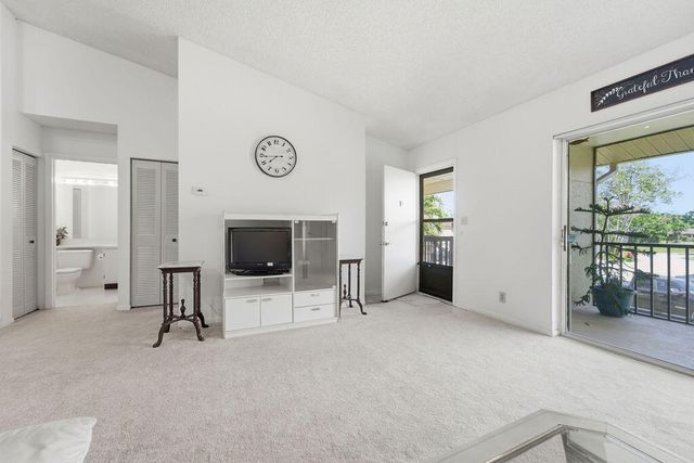 6519 Chasewood Drive E, Jupiter, FL 33458