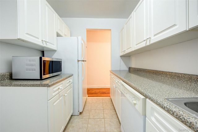 67-12 Yellowstone Boulevard D9, Forest Hills, NY 11375