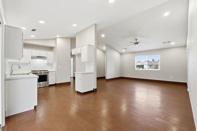 2344 N Turner Ct Court, Visalia, CA 93291