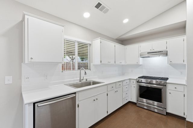 2344 N Turner Ct Court, Visalia, CA 93291