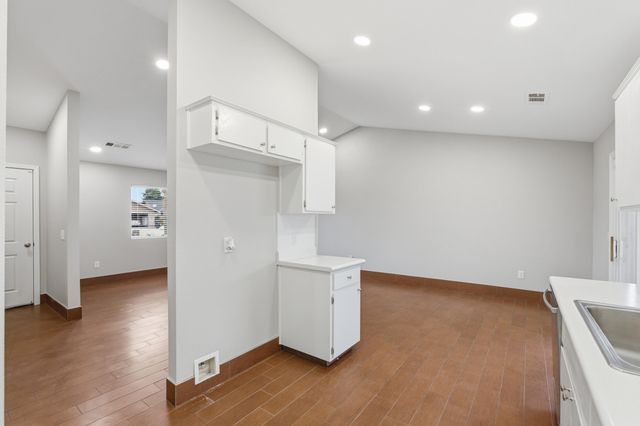 2344 N Turner Ct Court, Visalia, CA 93291