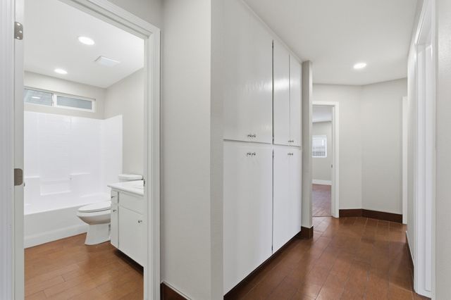 2344 N Turner Ct Court, Visalia, CA 93291