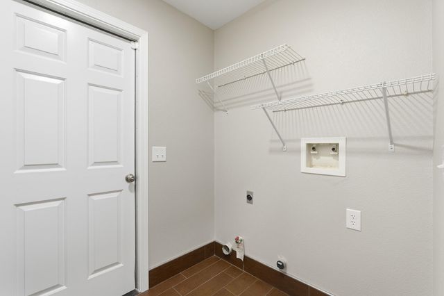 2344 N Turner Ct Court, Visalia, CA 93291