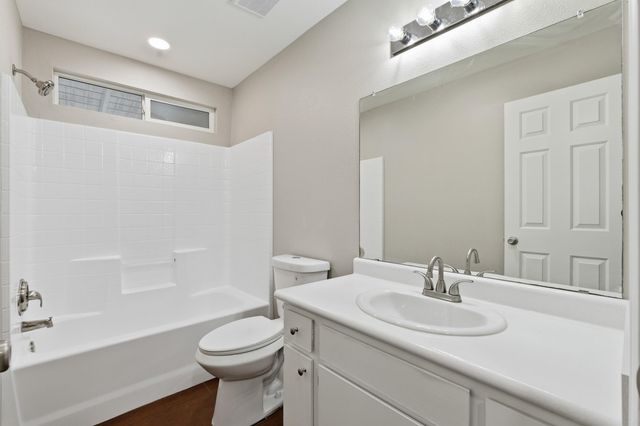 2344 N Turner Ct Court, Visalia, CA 93291