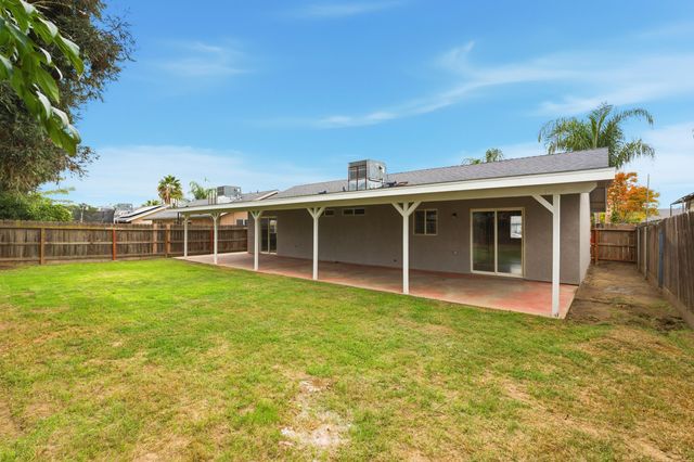 2344 N Turner Ct Court, Visalia, CA 93291