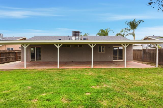 2344 N Turner Ct Court, Visalia, CA 93291