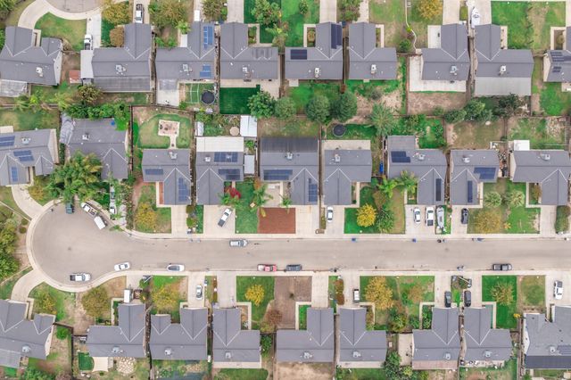 2344 N Turner Ct Court, Visalia, CA 93291