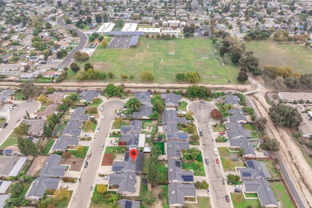 2344 N Turner Ct Court, Visalia, CA 93291