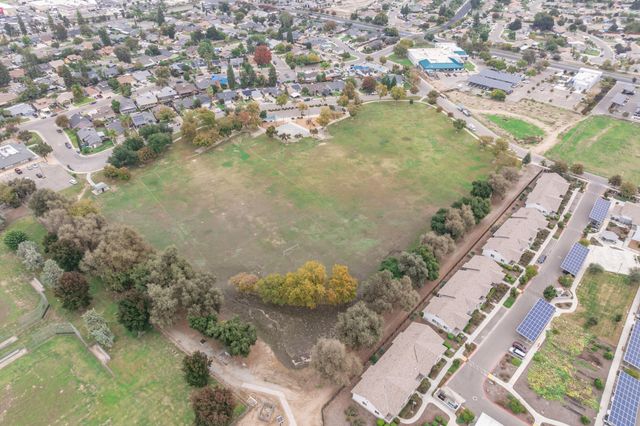 2344 N Turner Ct Court, Visalia, CA 93291