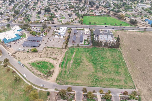 2344 N Turner Ct Court, Visalia, CA 93291