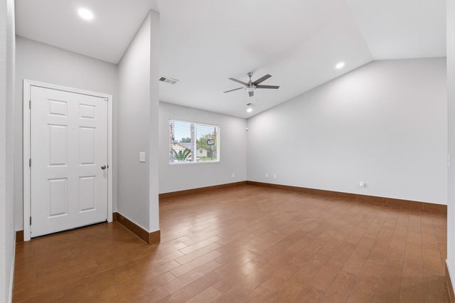 2344 N Turner Ct Court, Visalia, CA 93291