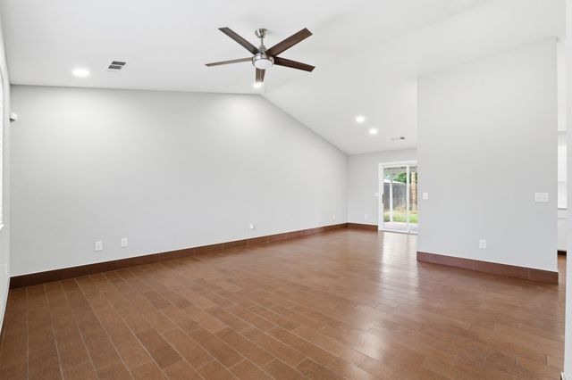 2344 N Turner Ct Court, Visalia, CA 93291