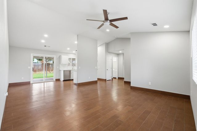 2344 N Turner Ct Court, Visalia, CA 93291