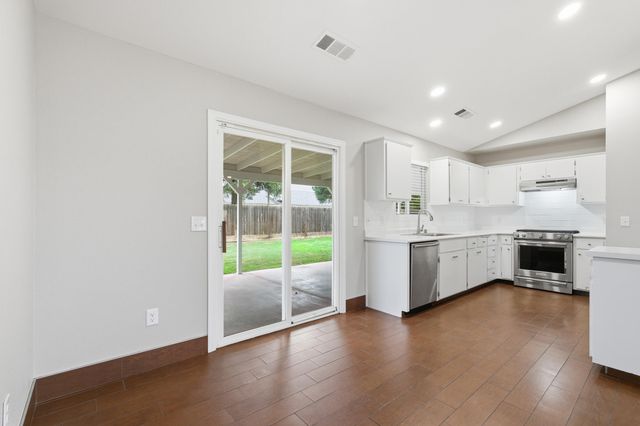 2344 N Turner Ct Court, Visalia, CA 93291