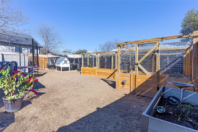 11010 3rd ST, Jonestown, TX 78645