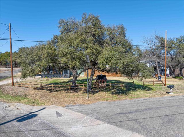 11010 3rd ST, Jonestown, TX 78645