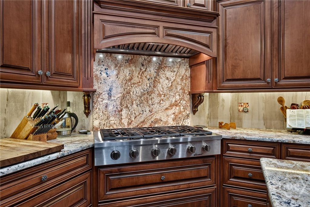 Image 15 of property listing at 2 Parsons Lane, Savannah, GA 31411