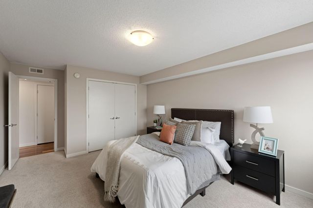 48 Groveland Terrace B307, Minneapolis, MN 55403