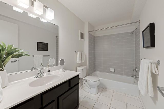 48 Groveland Terrace B307, Minneapolis, MN 55403